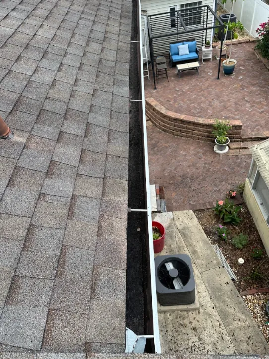 Gutter Cleaning Pic